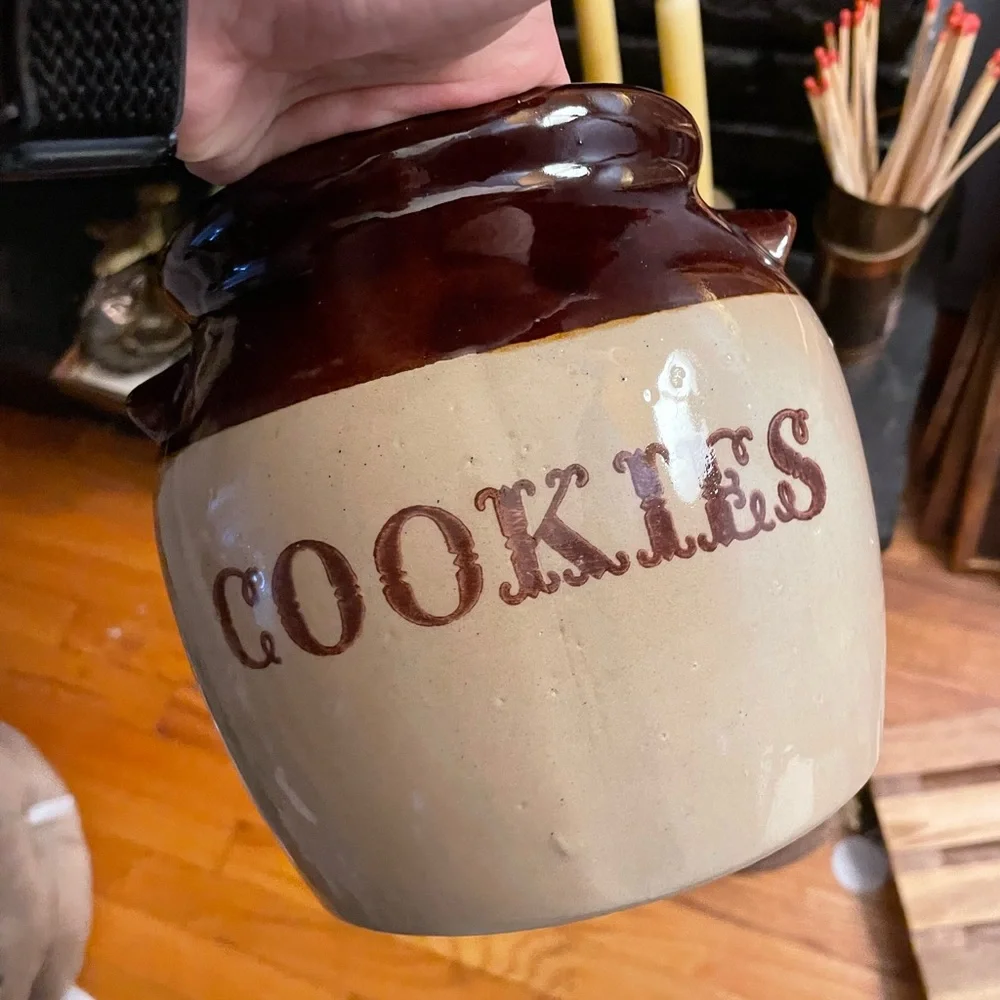 Vintage Brown and Cream Cookie Jar - Classic Kitchen Storage